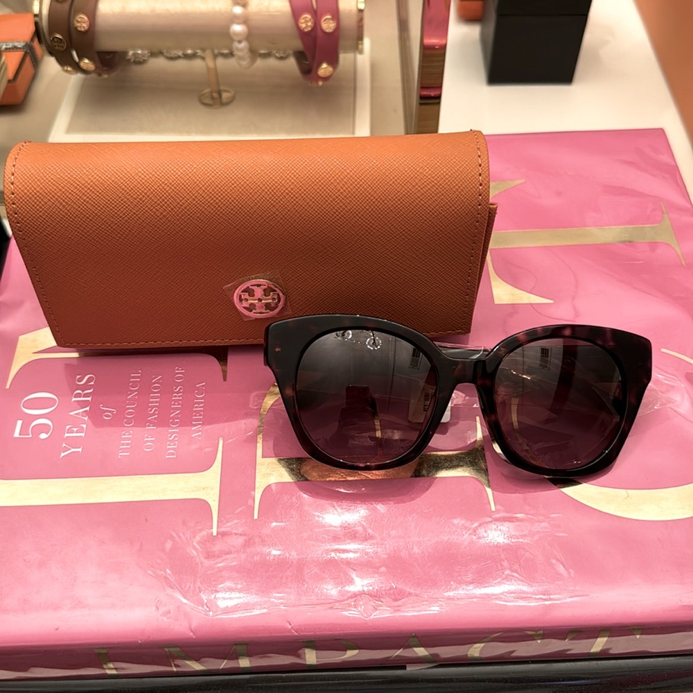 NWT! Tory Burch tortise sunglasses!
